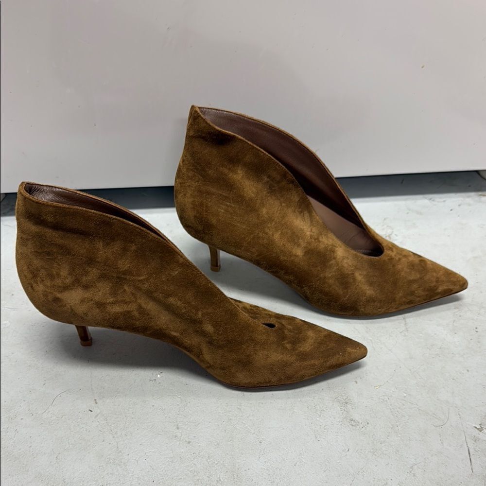 Elegant Brown Sueds Shoes - Gianvito Rossi Tan Suede LIKE NEW Heel Booties